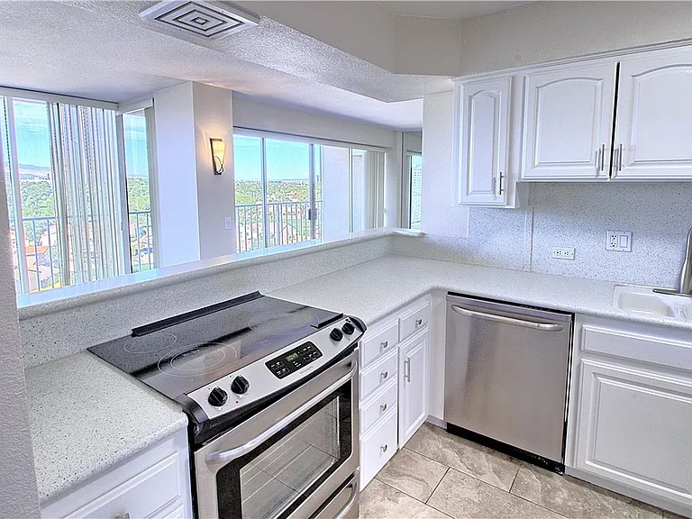 3111 Bel Air Dr #8E — Photo 24