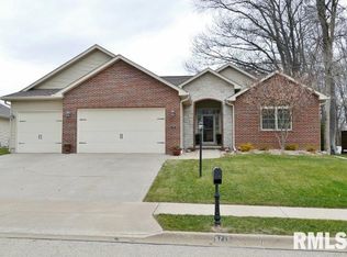 5715 Charleston, Peoria, IL 61607