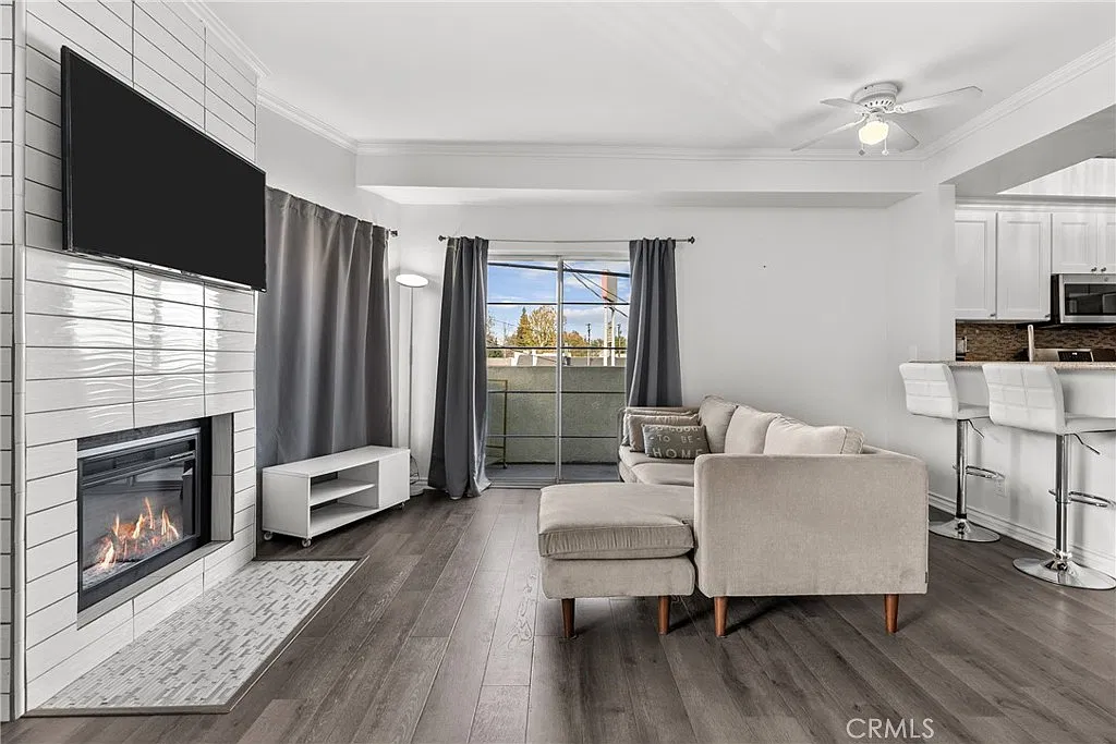 2 bed, 2.5 bath, 880 sqft, $2,950 — Photo 1