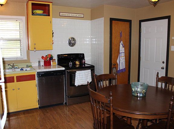 3rd image of 1209 Royalty Ave