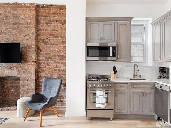2nd image of 36 W 35th St #3H