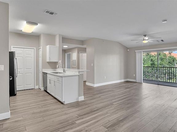 5th image of 5467 Vineland Rd APT 6313