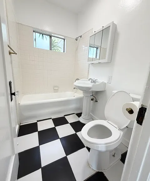 5916 1/2 Willoughby Ave — Photo 20