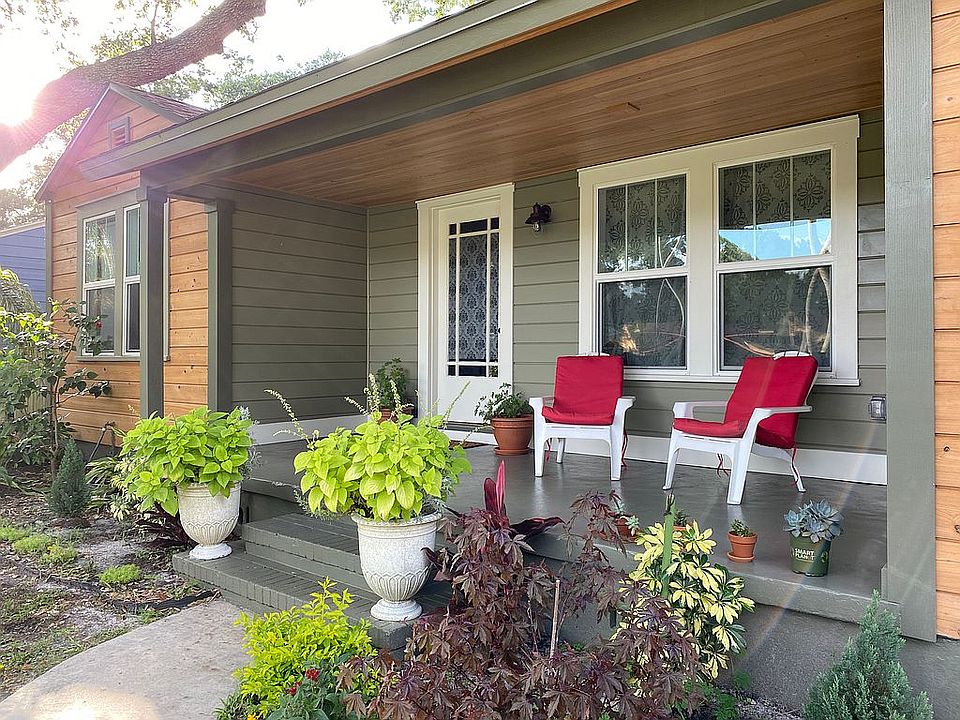 1st image of 1025 W Banister Ave