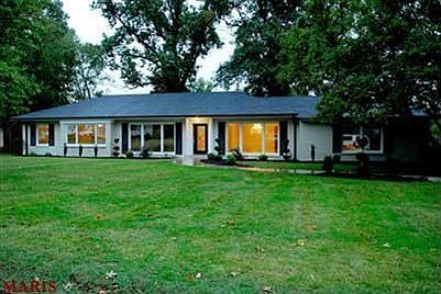 2nd image of 2 Kingston Manor Dr