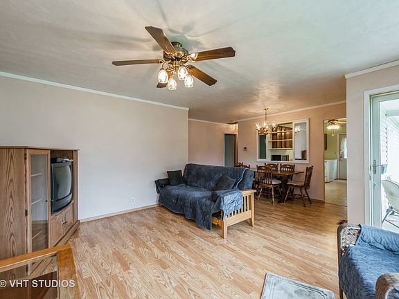 3rd image of 31 Ash St