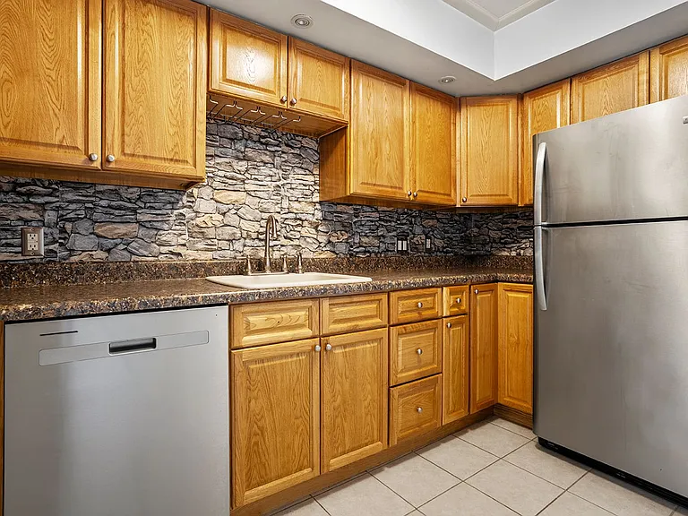 115 Beechnut St #A3 — Photo 8
