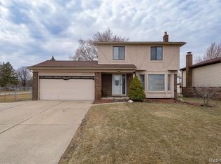 40003 Eagle Dr, Sterling Heights, MI 48310