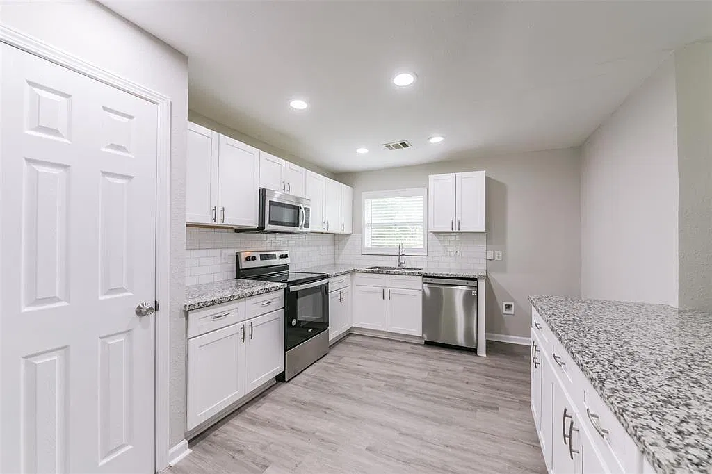 4 bed, 2.0 bath, 1500 sqft, $1,900 — Photo 3