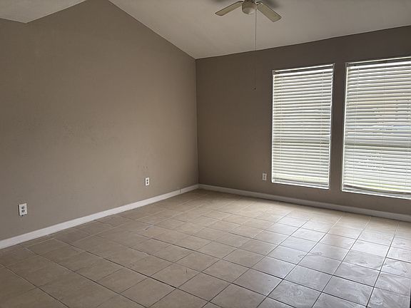 3rd image of 1014 Graham Dr #I3-1