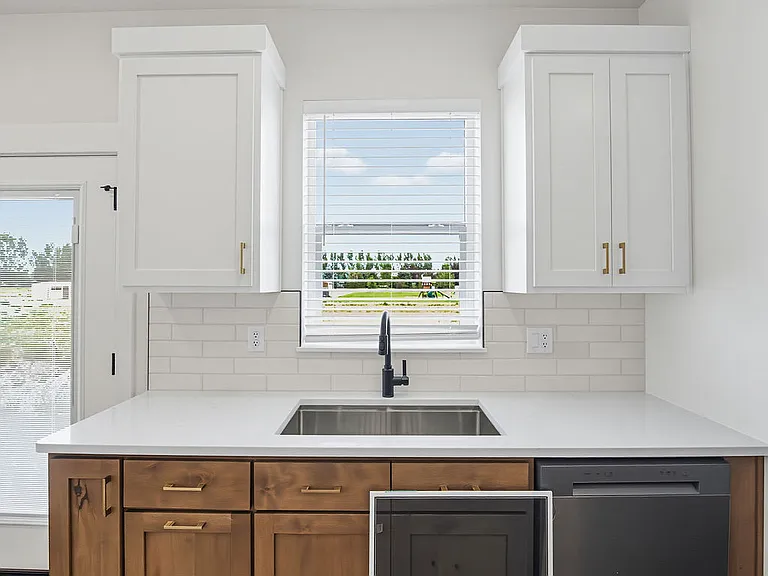 435 E River Ln — Photo 41