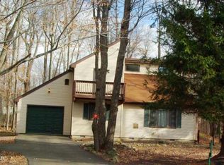 2843 Oak View Ln, Tobyhanna, PA 18466