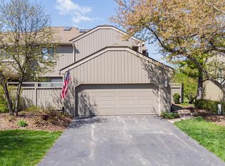 1160 Oak Hill Rd, Barrington, IL 60010