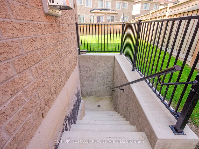 95 Goodwin Cres #BASEMENT — Photo 8
