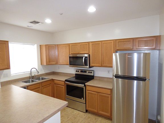 3rd image of 15818 N 25th St Unit 102