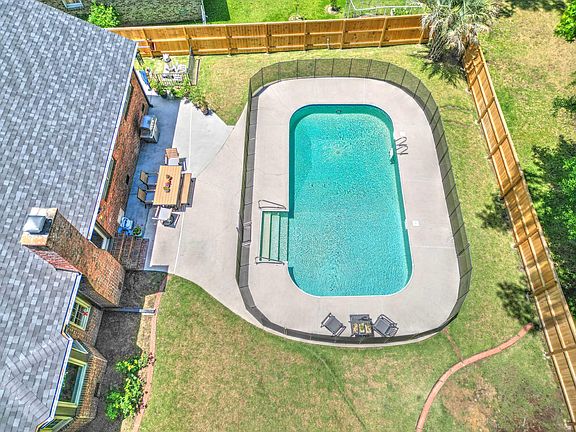 5th image of 107 Stratford Dr