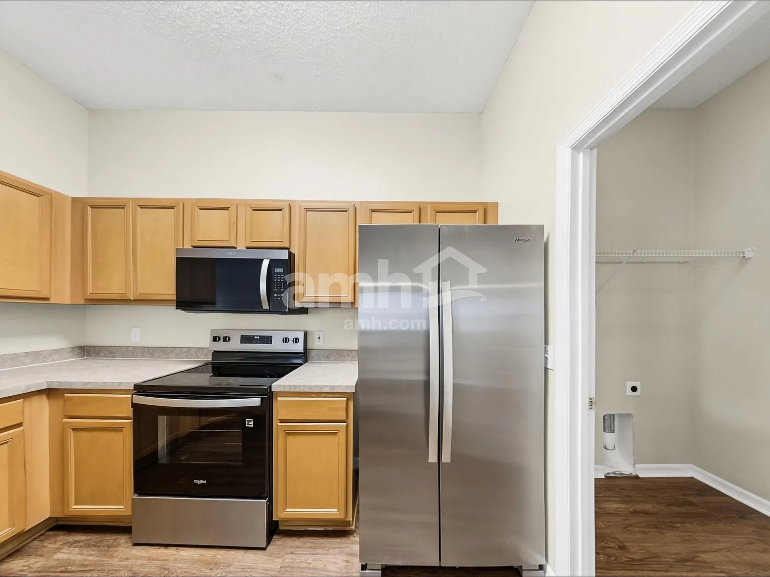 3 bed, 2.0 bath, 1627 sqft, $2,285 — Photo 3