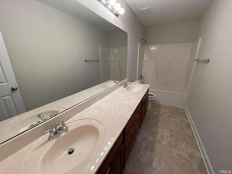 112 Worthington Ct — Photo 34