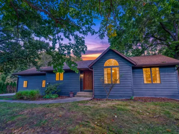 8062 Burr Oak Trl, Cross Plains, WI 53528
