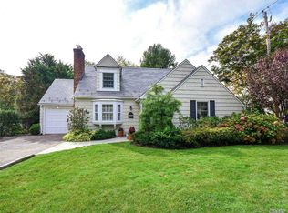 15 Lynn Rd, Port Washington, NY 11050