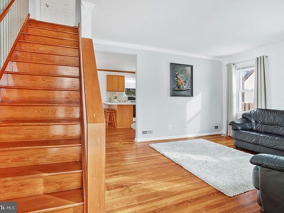 3rd image of 106 Vista Ave