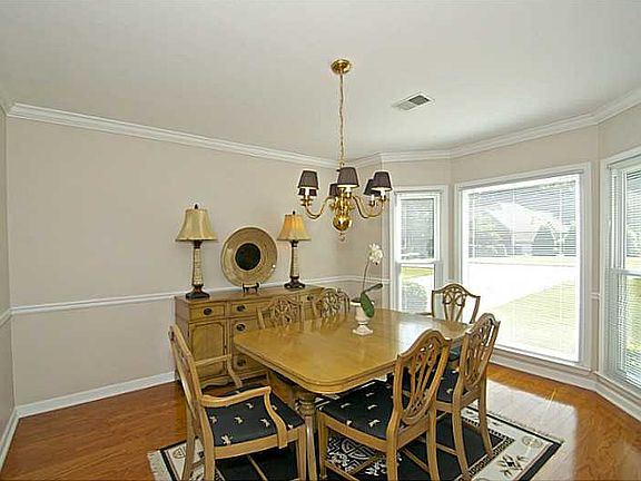 3rd image of 689 Trailwood Ln