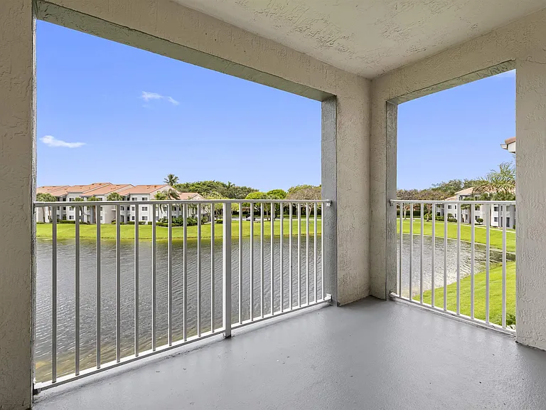 Waters Edge Delray — Photo 35