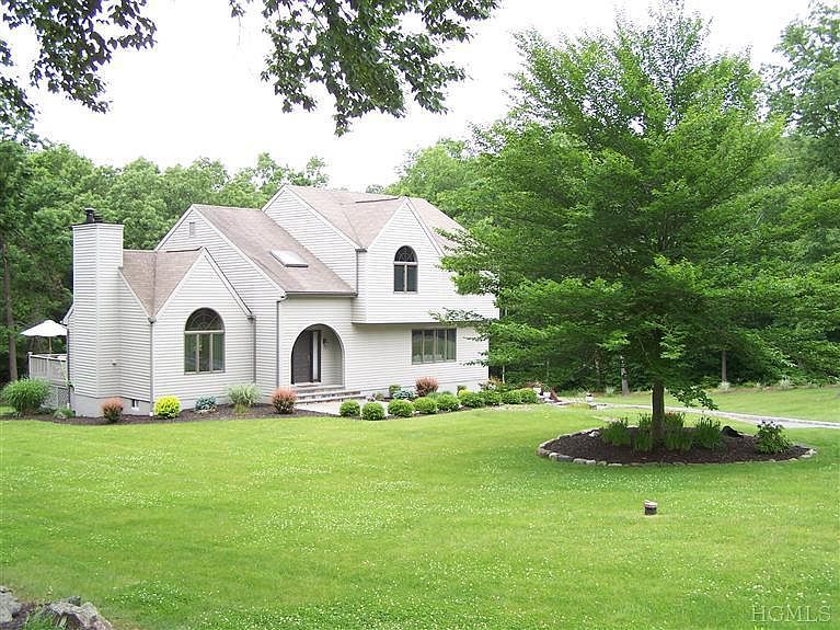 1st image of 5 Deerfield Ln