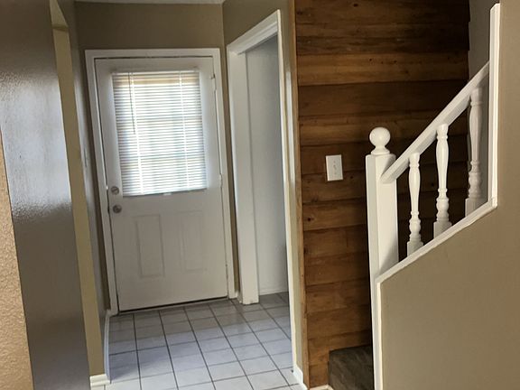 4th image of 820 Meadow Glen Ave APT C