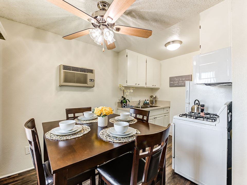 The Crossroads Apartment - Dining/Kitchen