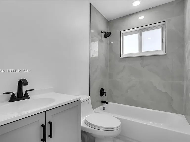 821 SW 7th Ave #2 — Photo 7
