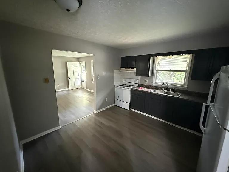 327 Garden Park Dr #B — Photo 5