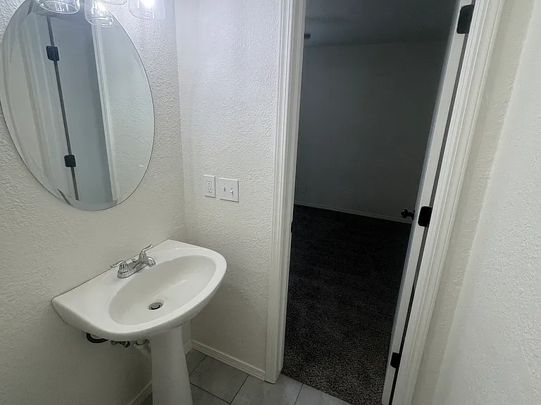 1321 W Pittsburg St — Photo 19