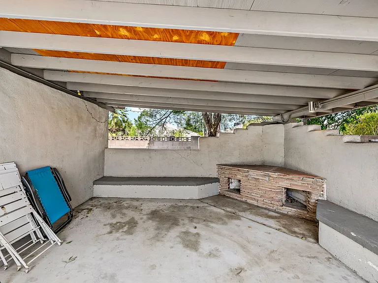 3532 E 3rd St — Photo 17