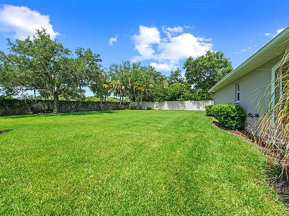 4th image of 6760 Deering Cir