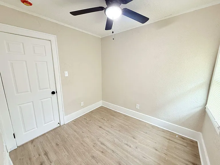 15811 Trinity St — Photo 4