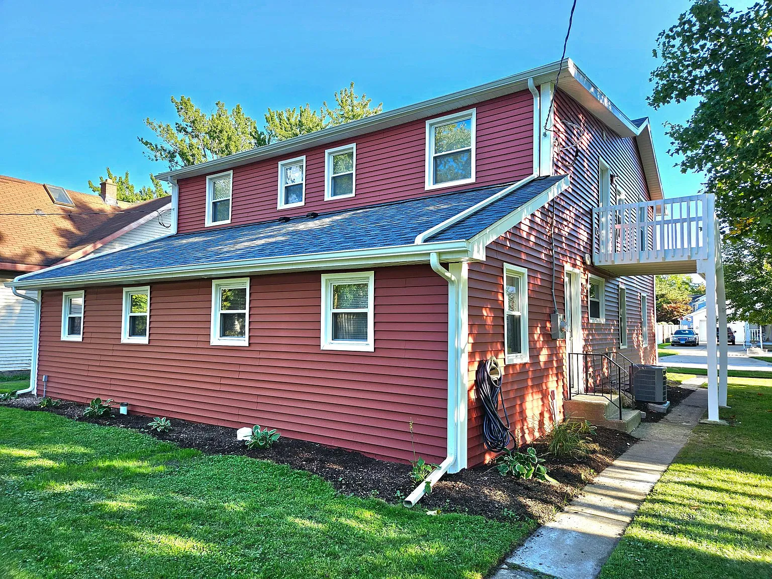 2 bed, 1.5 bath, 1200 sqft, $1,750 — Photo 2