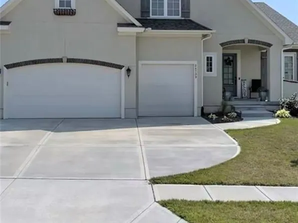 24739 W 92nd St, Lenexa, KS 66227
