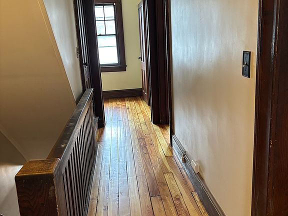 5th image of 198-200 W Chestnut St