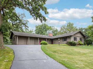 205 Sherwood Rd, Elgin, IL 60120