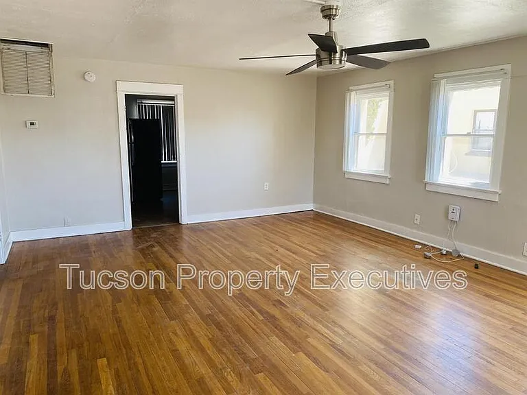 2632 N Stone Ave #9 — Photo 8