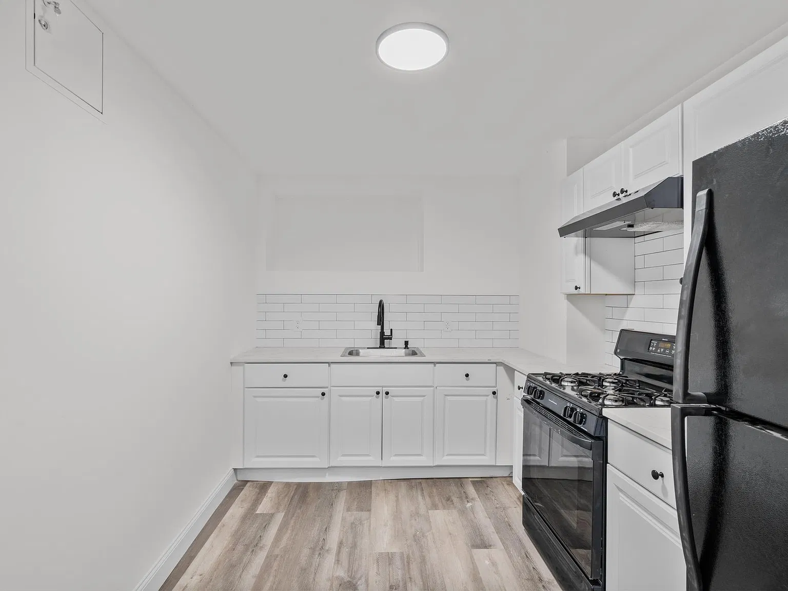 2 bed, 996 sqft, $1,900 — Photo 4