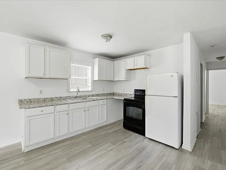 2828 N Gale St — Photo 5