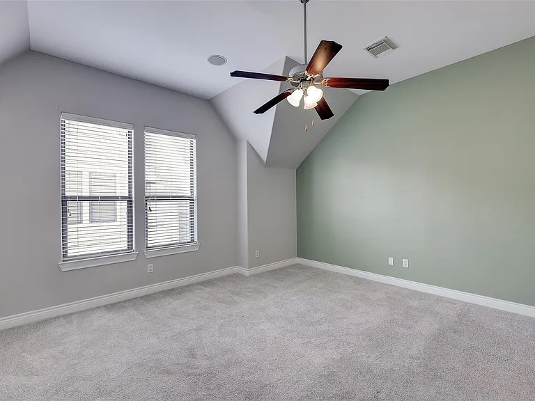 3245 Maxroy St — Photo 15
