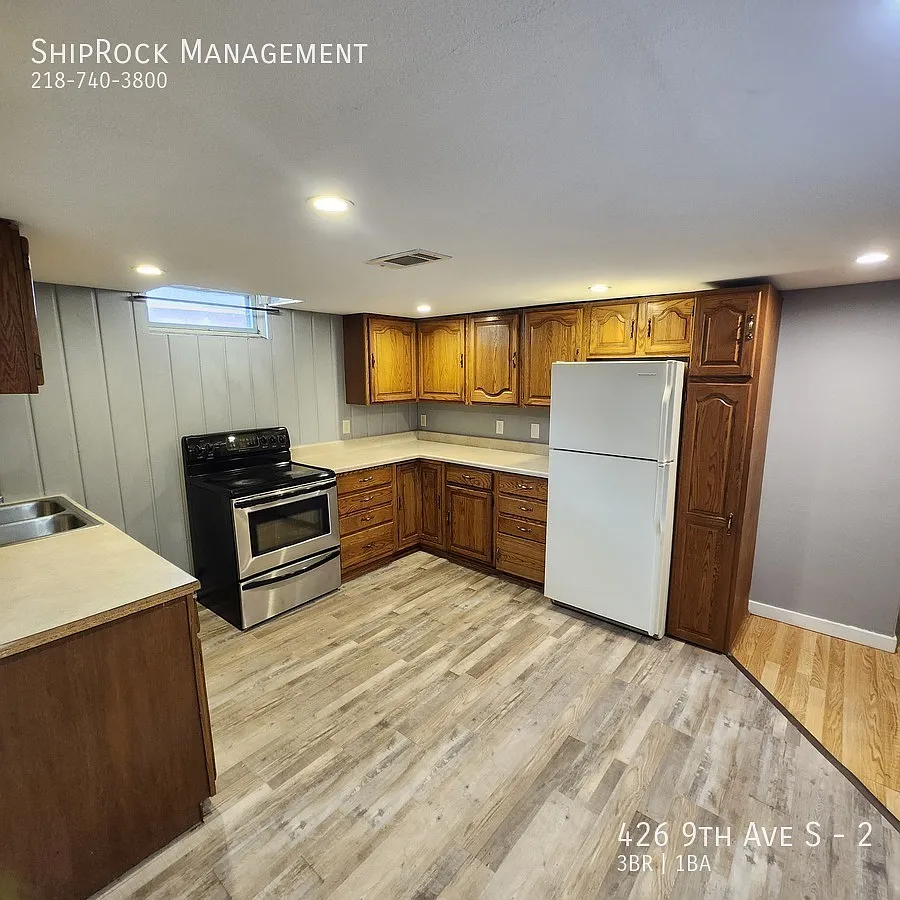 Building Photo - 426 9th Ave S #2