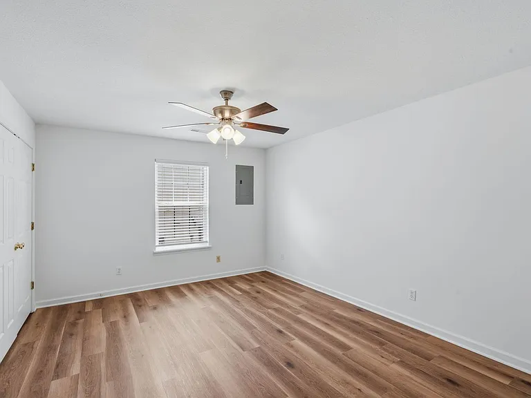 1713-1715 Louise Cir — Photo 22