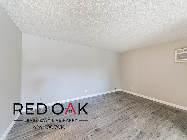 8614 Woodley Ave #104 — Photo 6