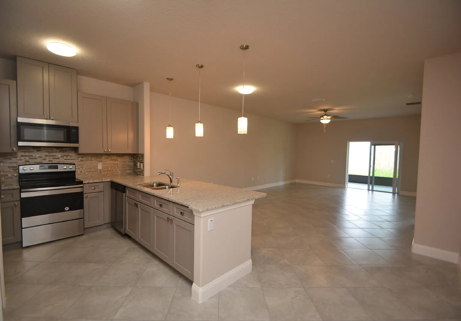 4 bed, 2.0 bath, 1544 sqft, $1,895 — Photo 4