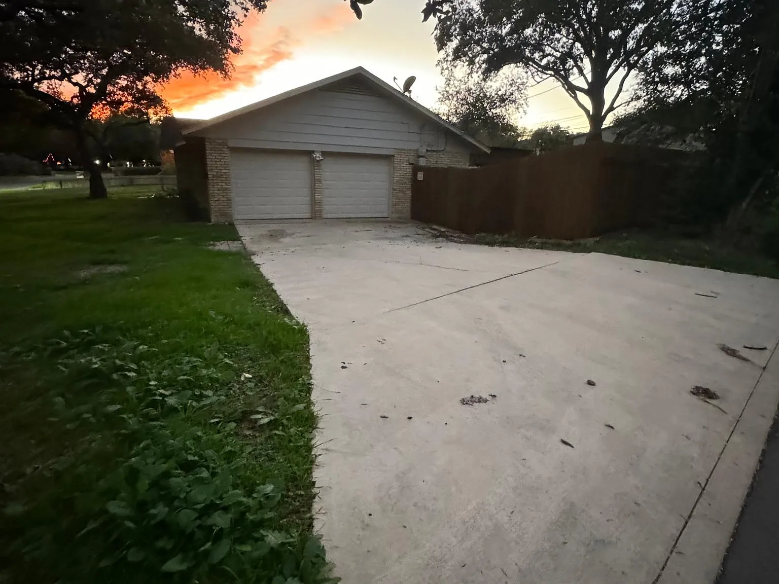 3 bed, 2350 sqft, $2,300 — Photo 2