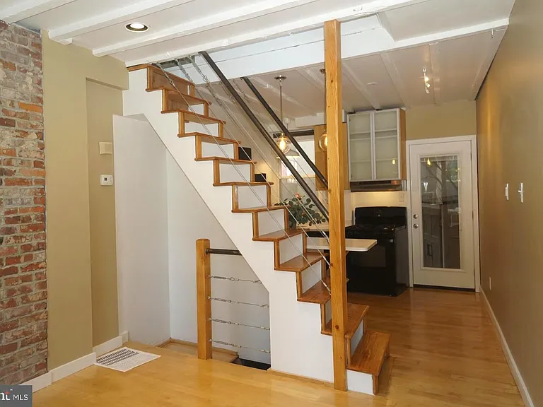 1010 New Market St — Photo 9